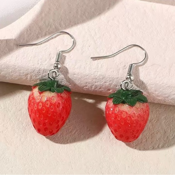 None Jewelry - Women’s/girls strawberry earrings